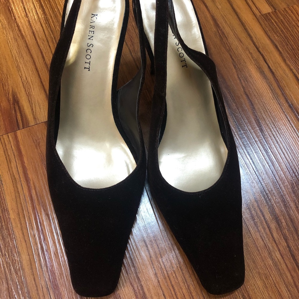 Vintage Karen Scott Brown Suede Slingback Pumps S7 - Picture 1 of 4